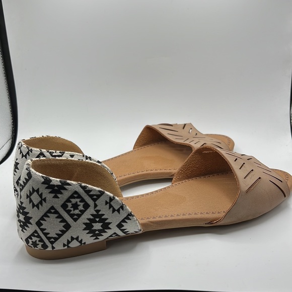 Woman’s Boho Sandals - Picture 2 of 8